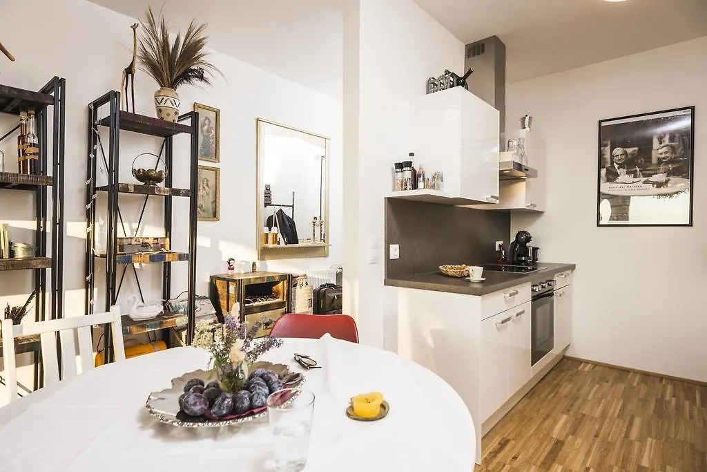 Sky View Apartment Vienna by ichbucheAT