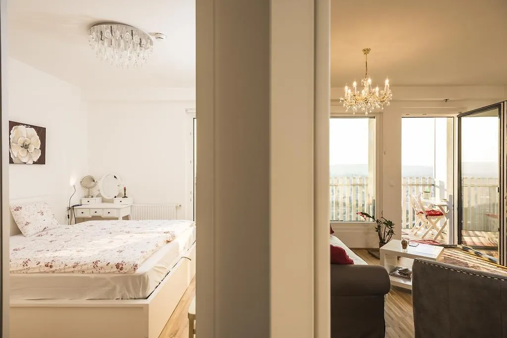 Sky View Apartment Vienna by ichbucheAT Österreich