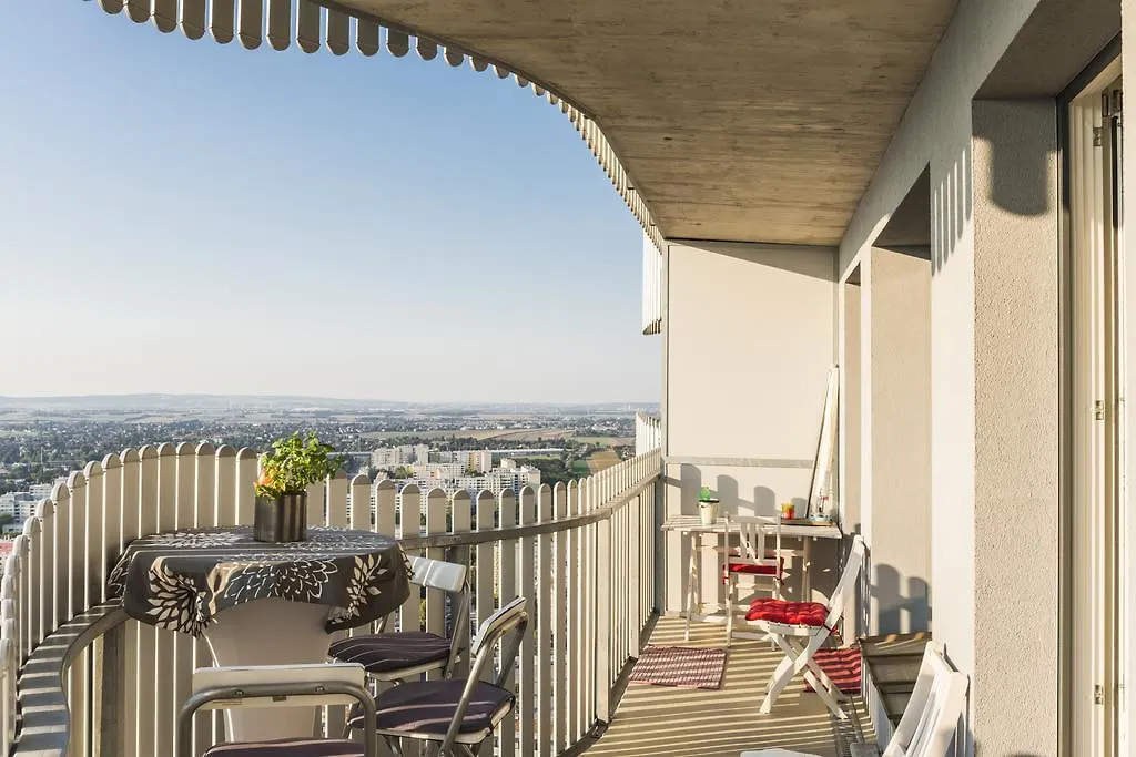 Sky View Apartment Vienna by ichbucheAT 0*,