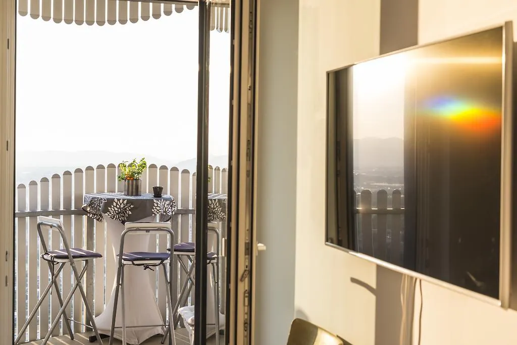 Sky View Apartment Vienna by ichbucheAT
